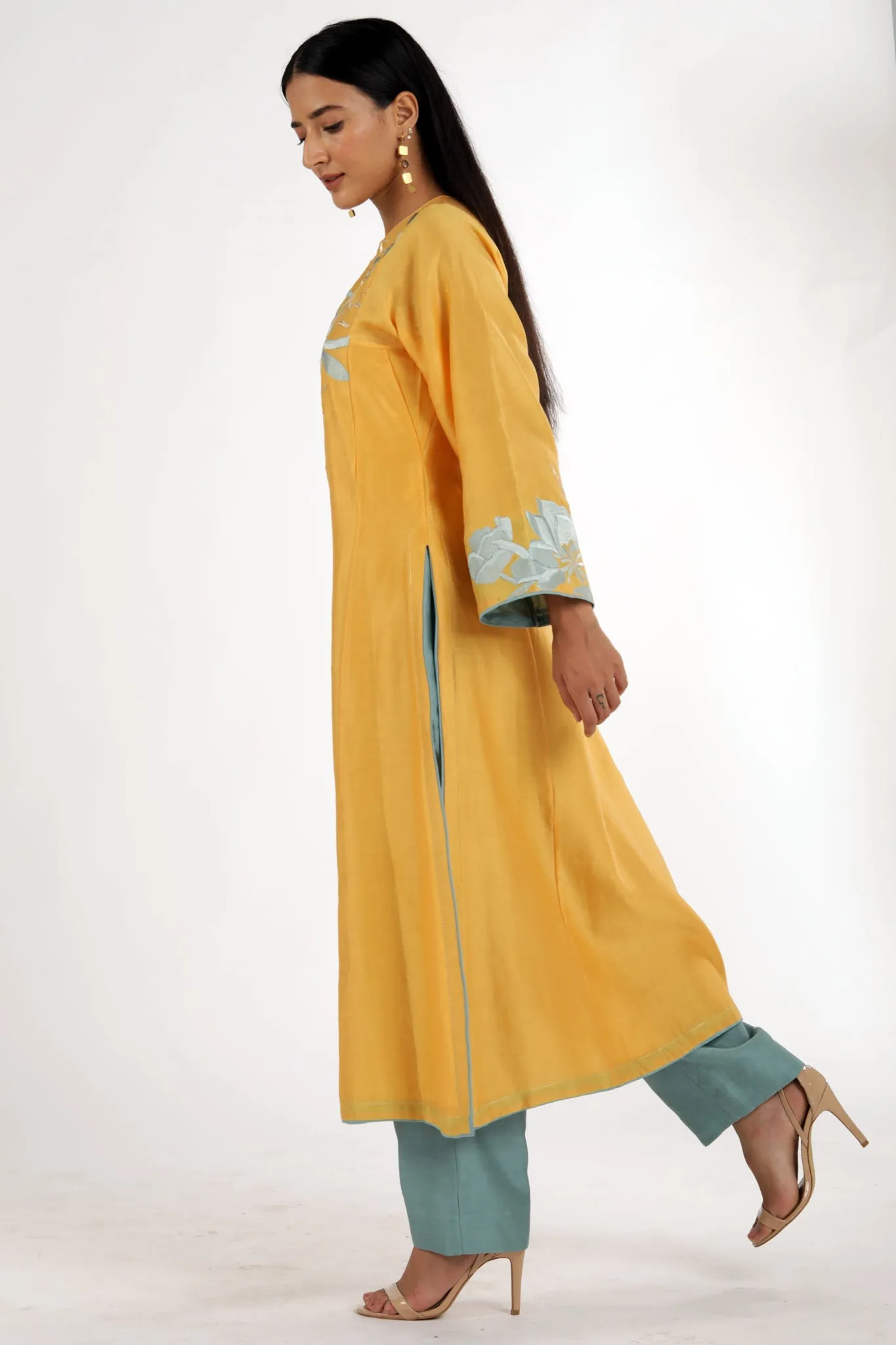 Anvi - Straight Panelled Kurta Set