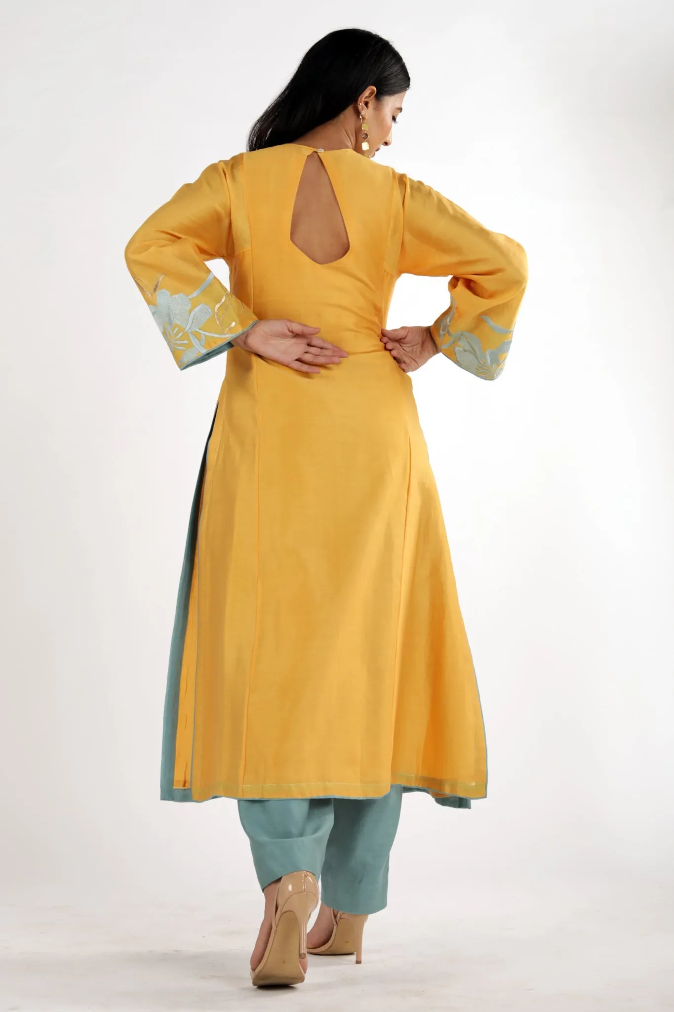 Anvi - Straight Panelled Kurta Set