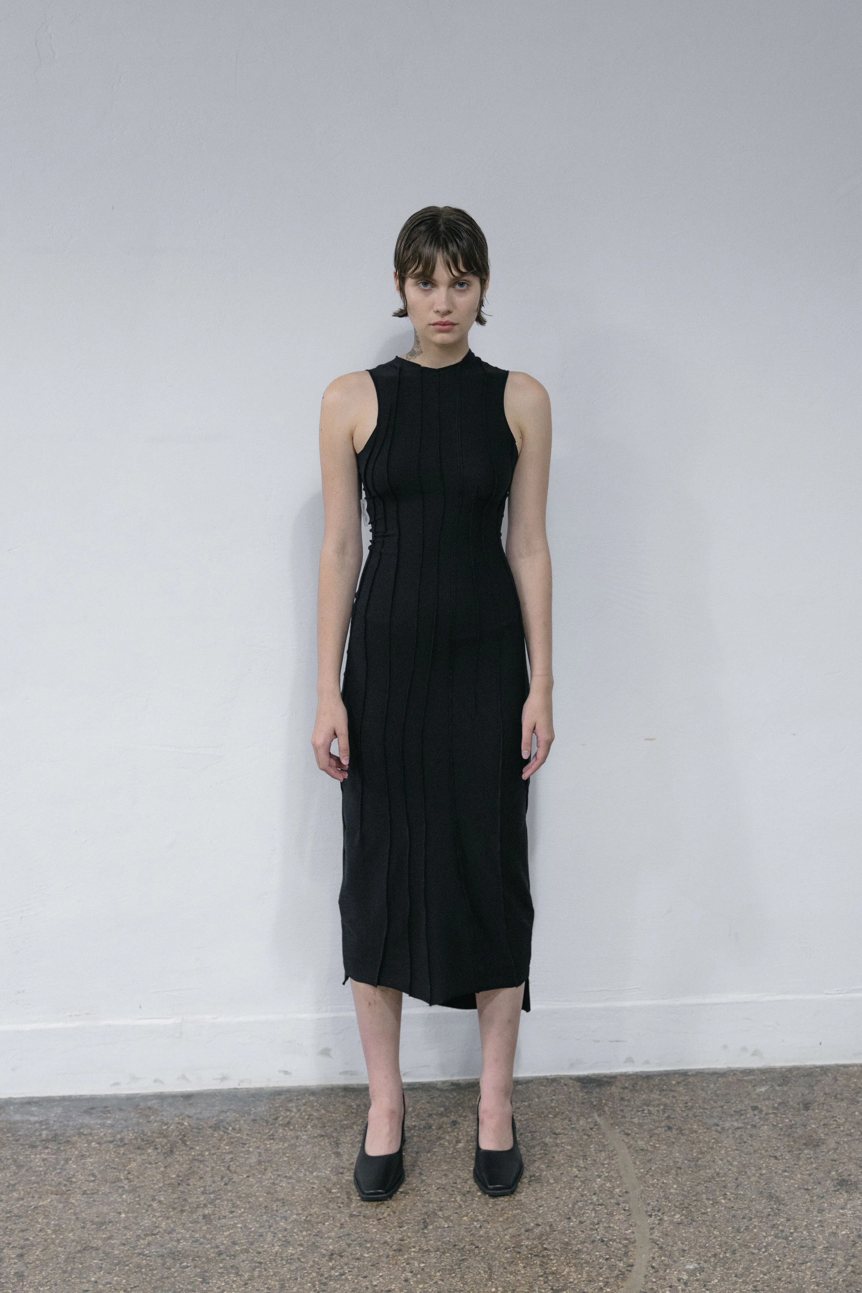 BLACK ASYMMETRIC FULL SUTURE LONG DRESS