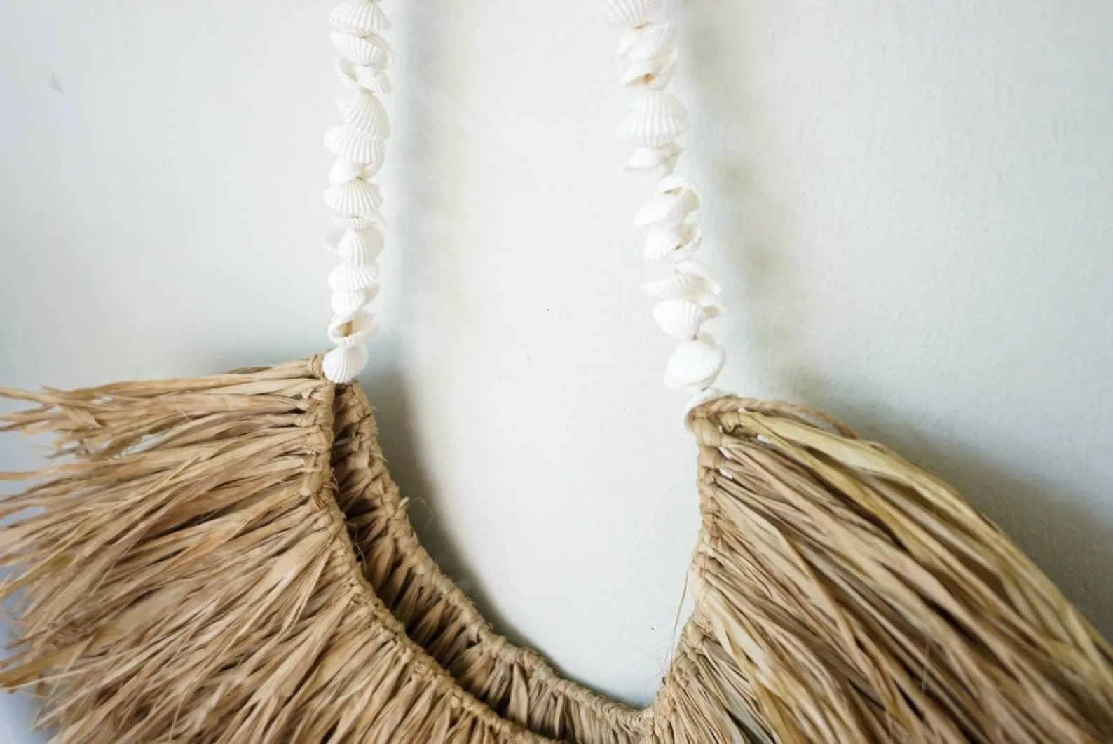 Boho raffia white shells wall hanging decoration