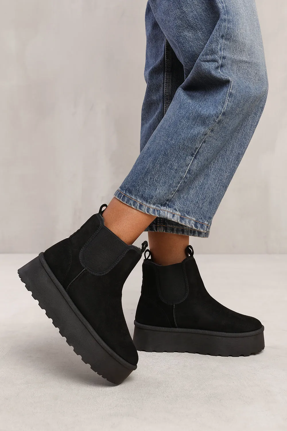 DAPHNE ANKLE BOOT WITH FAUX FUR LINING AND CHUNKY SOLES IN BLACK