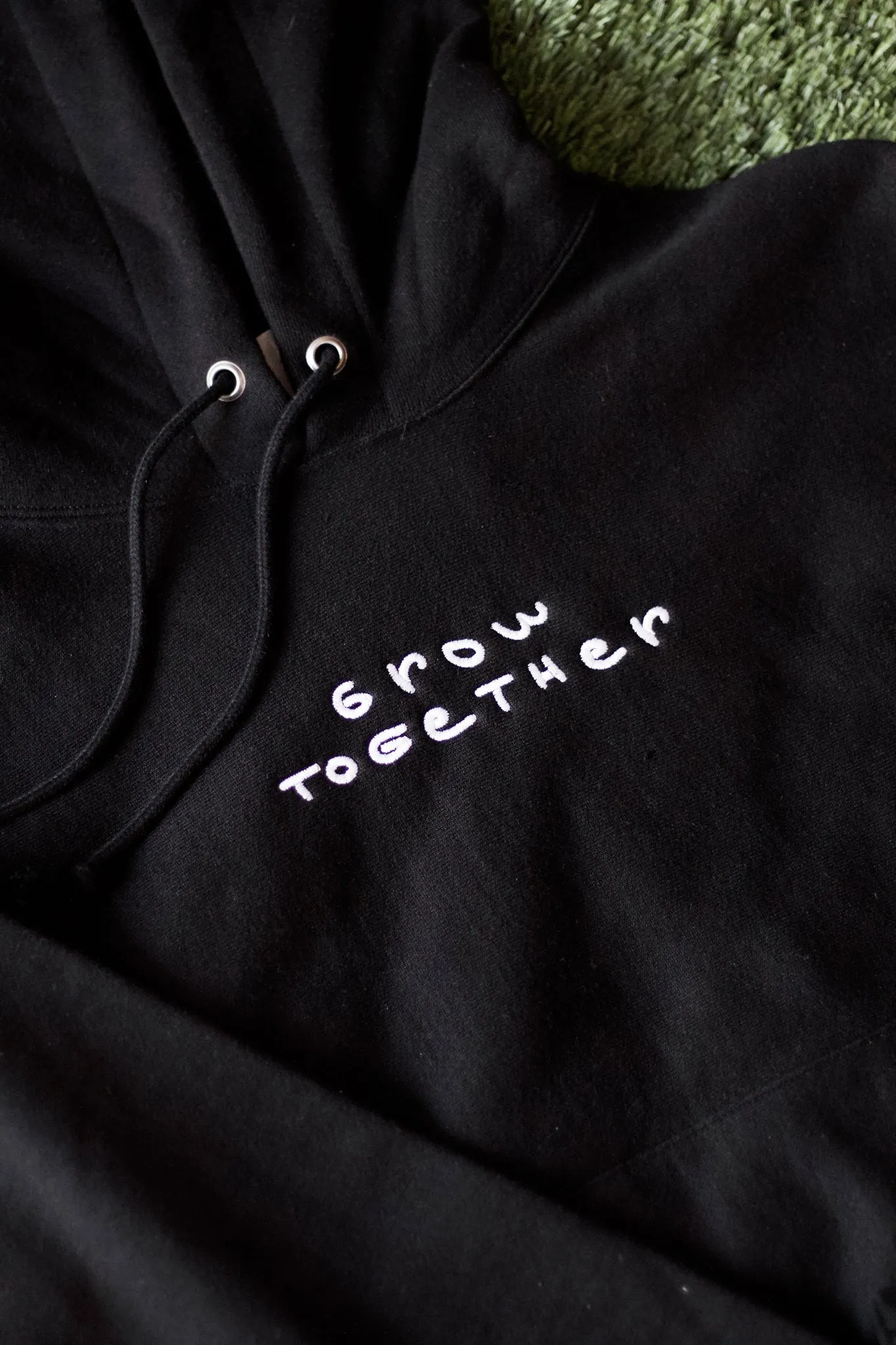 GROW TOGETHER PULLOVER HOODIE "BLACK"