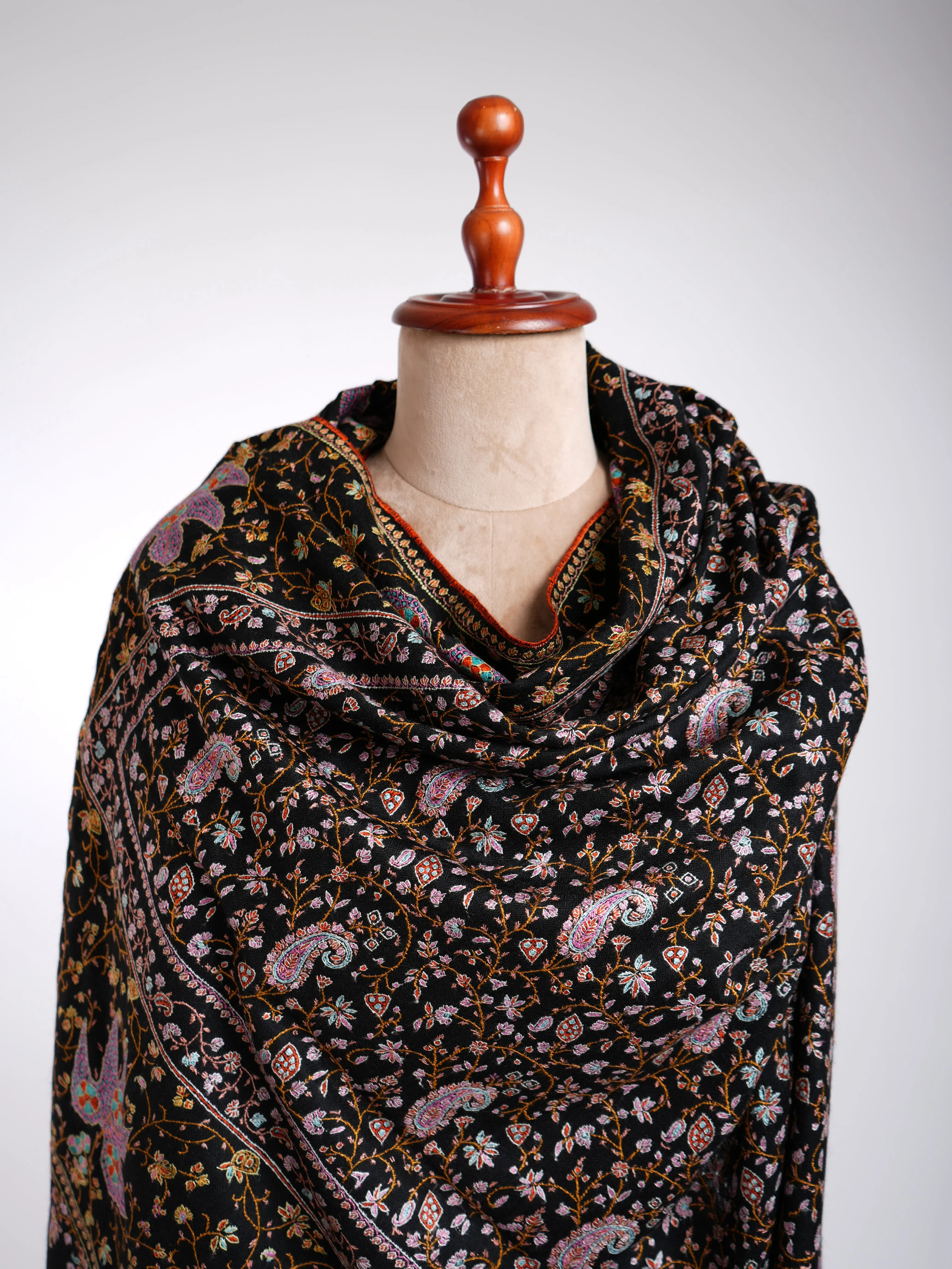 Jaaldar Handmade Black Pashmina Shawl