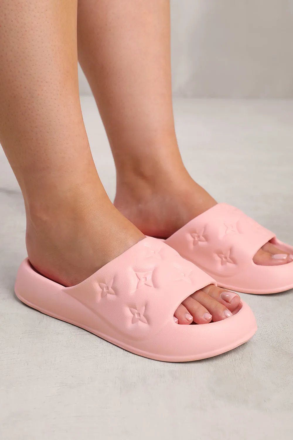 SYCAMORE EMBOSSED SLIDERS IN PINK