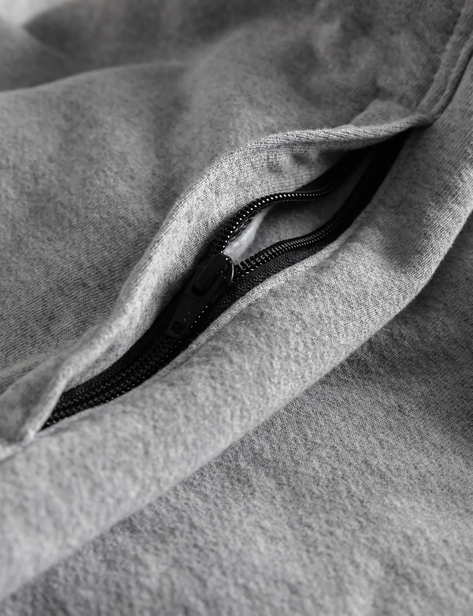 THE HEAVY HALF ZIP HOODIE