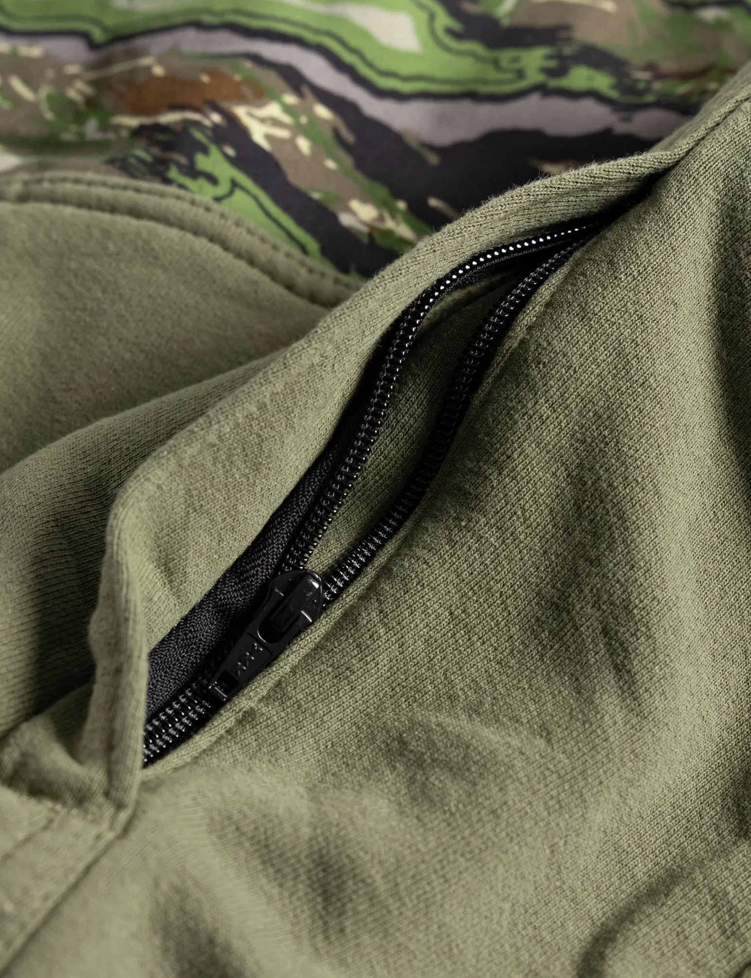 THE HEAVY HALF ZIP HOODIE